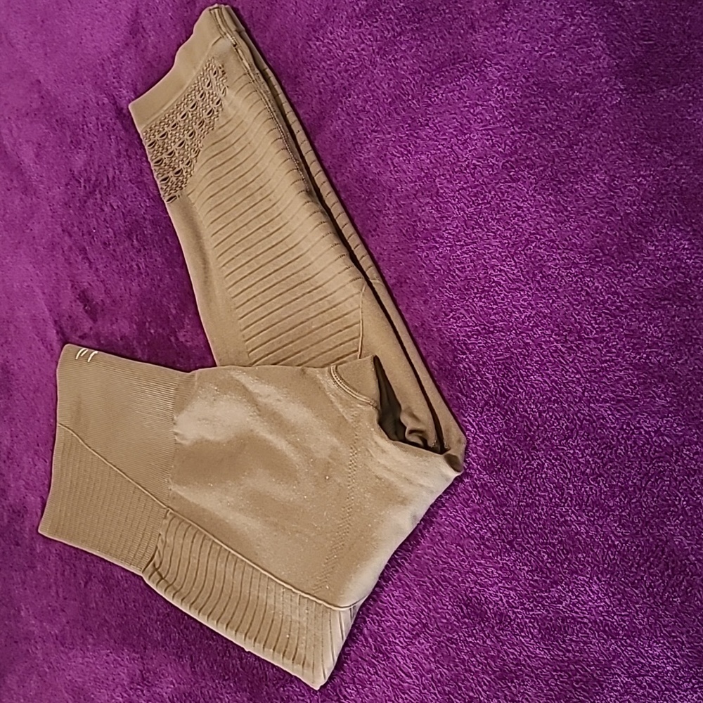 💥💥💥 HOT SALE GymShark Active Capris Pants, Color Olive Green, Size Small
